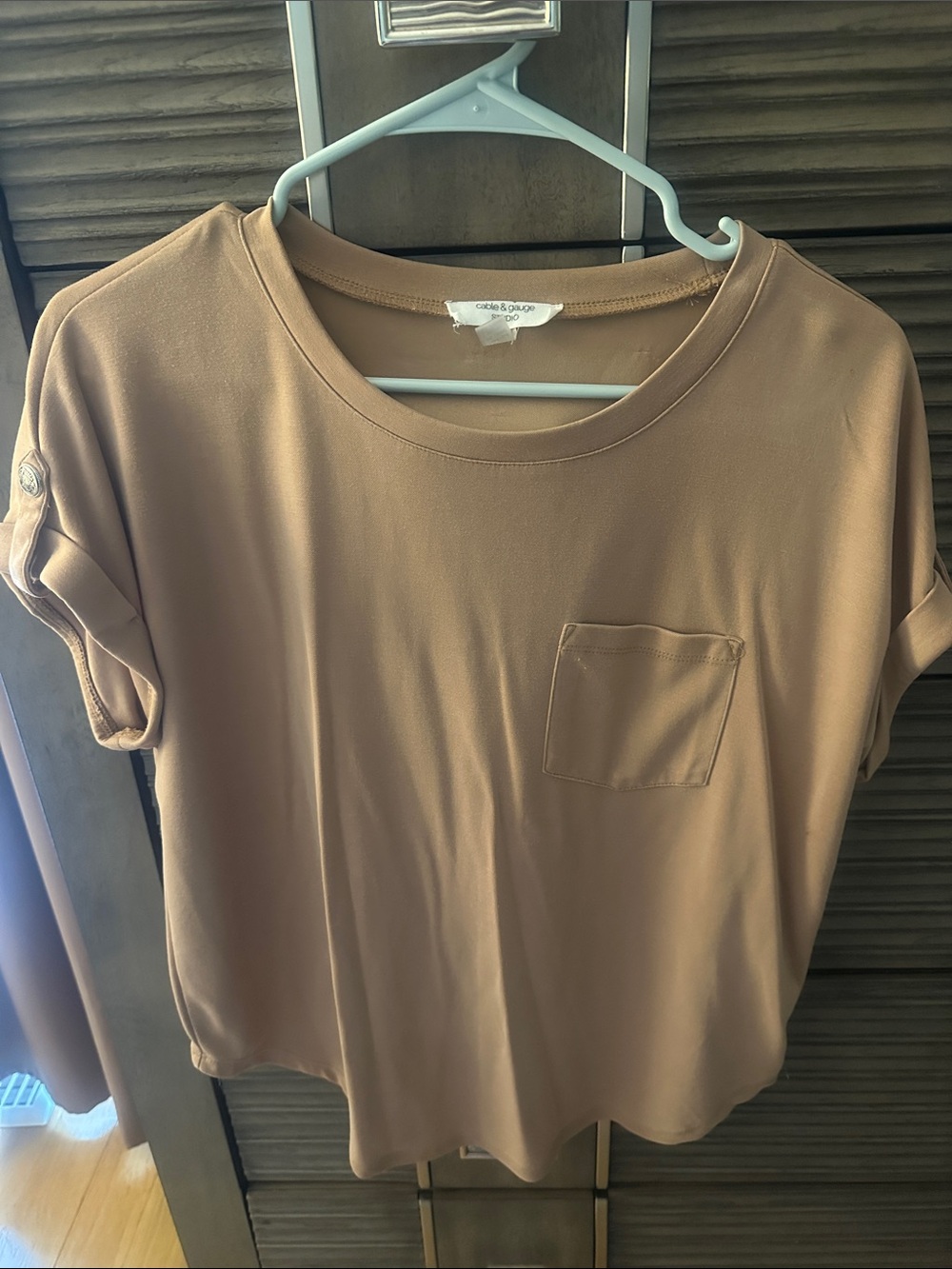 Cable & Gauge Short Sleeve Pocket Tee in Camel Brown